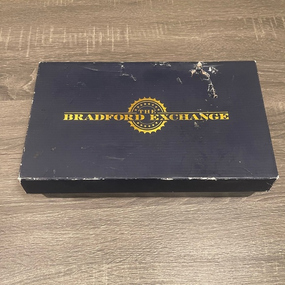 Elvis Presley, Bradford Exchange Women’s Canvas Shoes w/ Lace, Size 8 NEW w Box - Picture 6 of 9